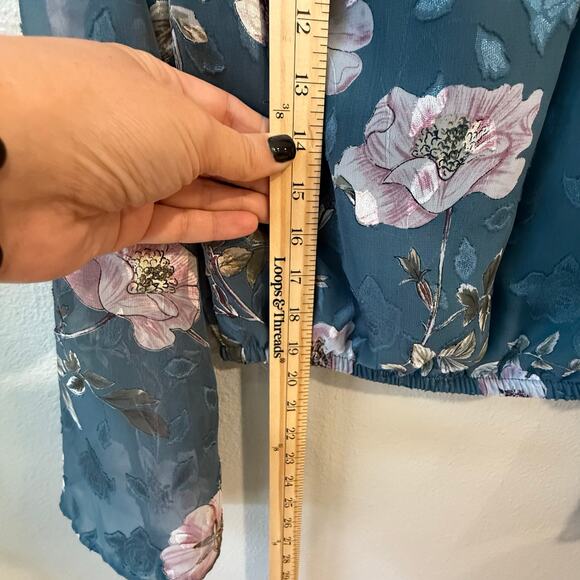 ASTR The Label Long Sleeve Floral Blouse Sheer Sleeves Size Med - Picture 9 of 12